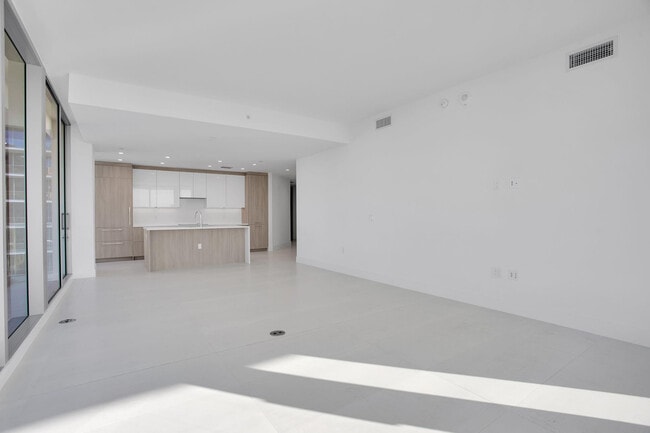 Building Photo - 153 N Seabreeze Blvd