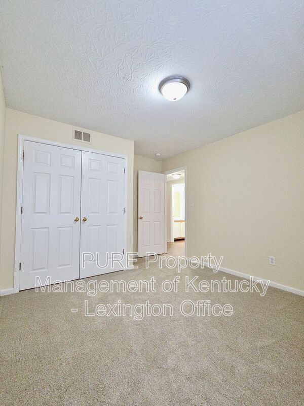 Building Photo - 266 Grinder Ct