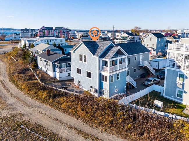 Building Photo - 12 Epping Ave