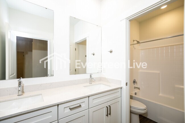 Building Photo - 214 Ravello St