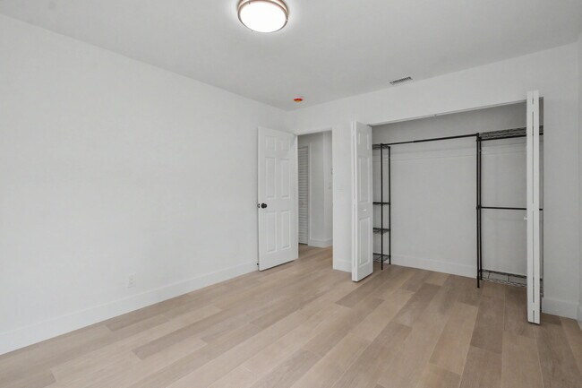 Building Photo - 411B NE 57th Ct