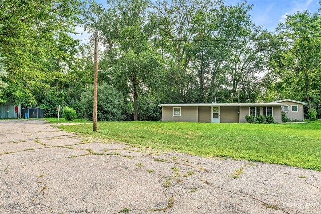 Building Photo - 15331 S Corbin St