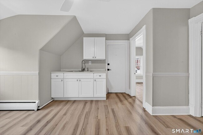 Building Photo - 129-131 Francis Avenue Unit 3rd Floor