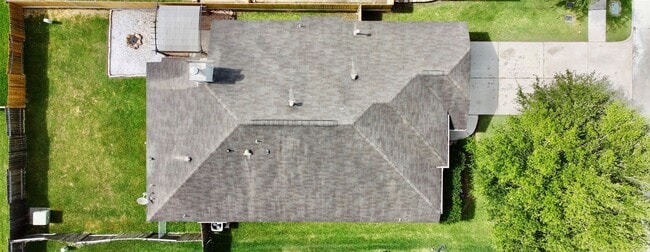 Building Photo - 3210 Blue Bonnet Dr