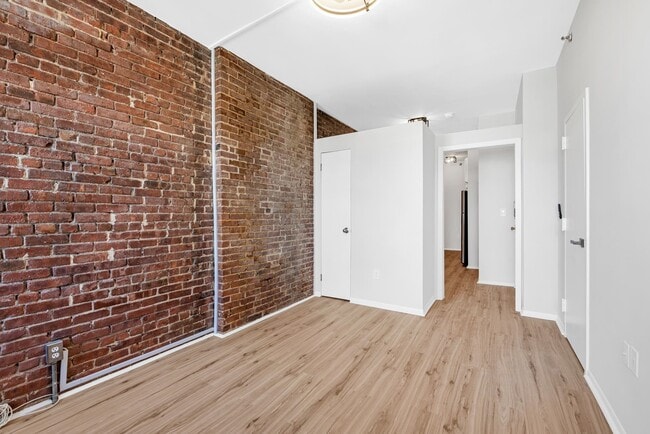 Building Photo - 308 Madison St