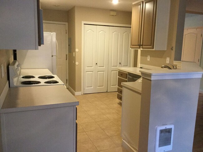 Building Photo - Stylish 2-Bedroom, 2.5-Bath Townhome with Garage & Private Patio