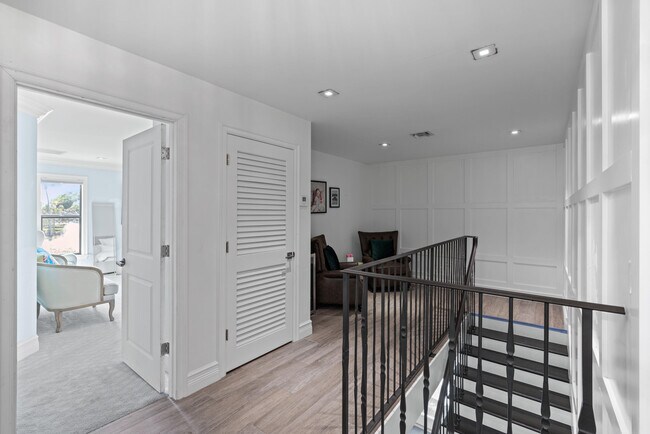 Building Photo - 6204 Celadon Cir