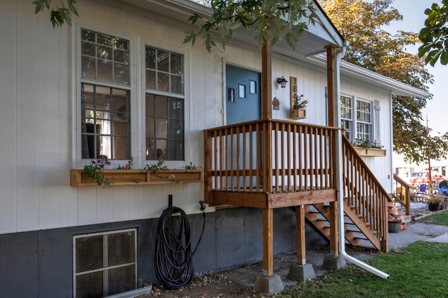 Building Photo - 1847 W Sussex Ave