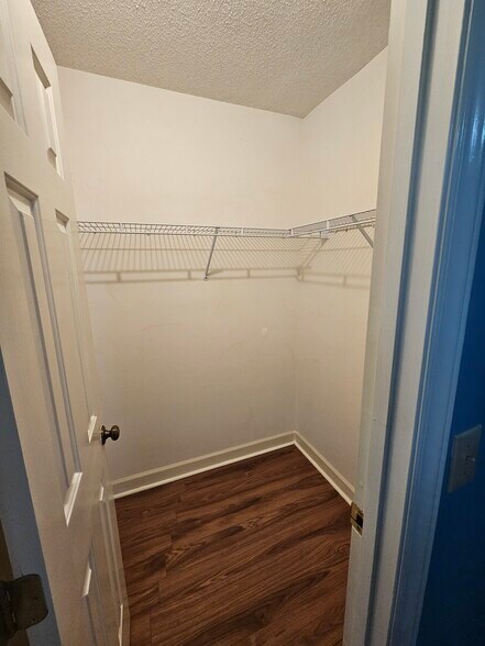 Building Photo - 6902 Persimmon Pl