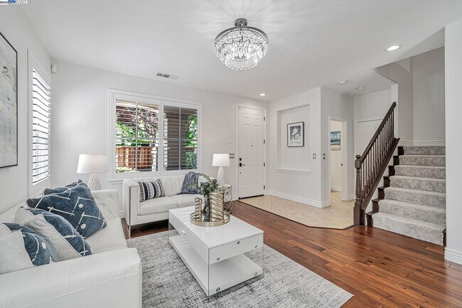 Building Photo - 260 Abigail Cir