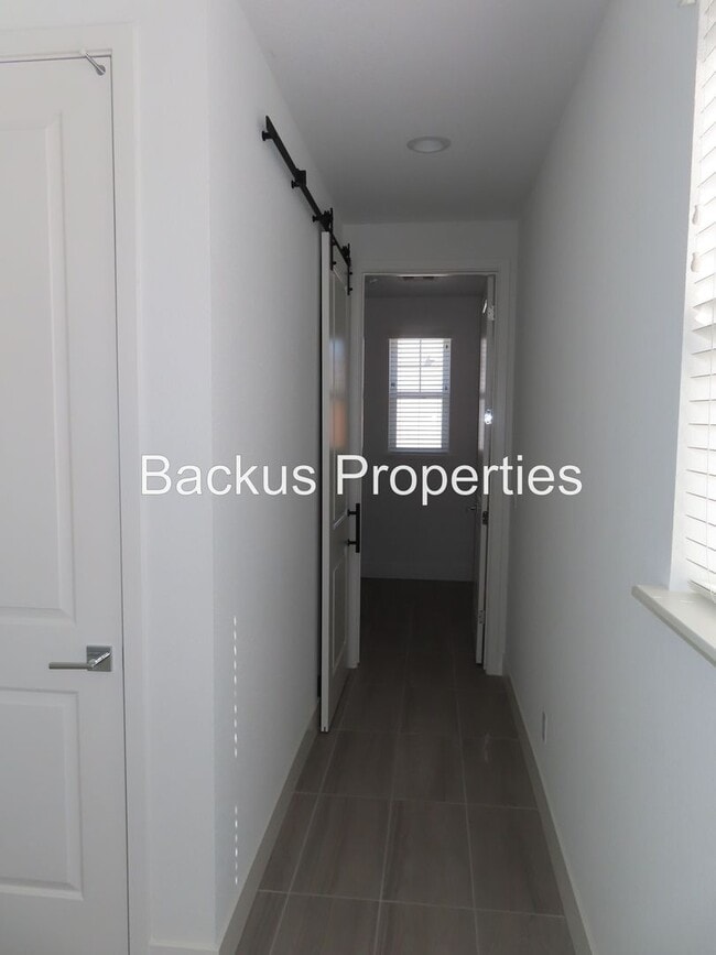 Building Photo - Newer home in Dunes Community