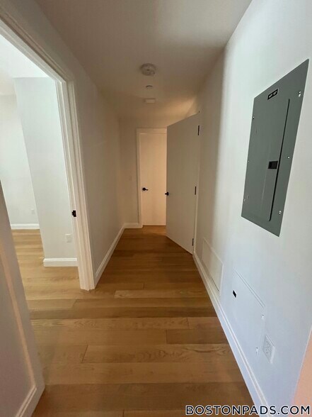 Building Photo - 83 Gardner St