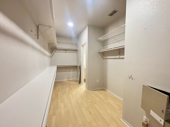 Building Photo - 4-Bed Home in Gated Community with Amenities