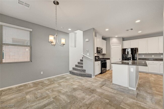 Building Photo - 864 Royal Amethyst Way