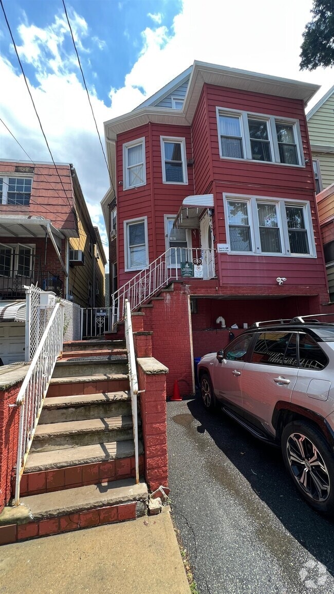 Building Photo - 256 Liberty Ave
