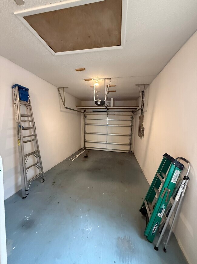 Building Photo - 1070 Sanibel Ct