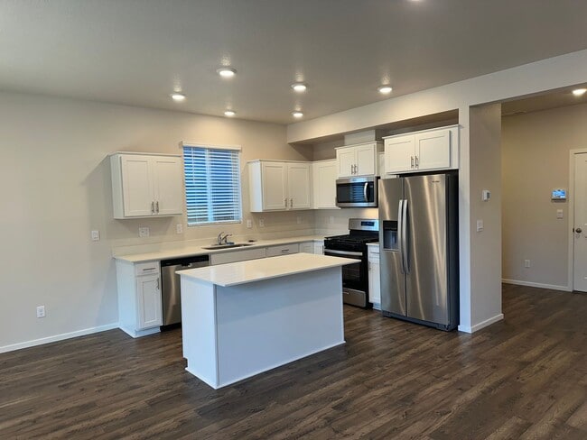 Building Photo - Newer 4 bedroom 2.5 bathroom house!