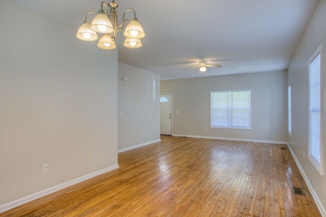 Building Photo - 607 Riva Ridge Rd