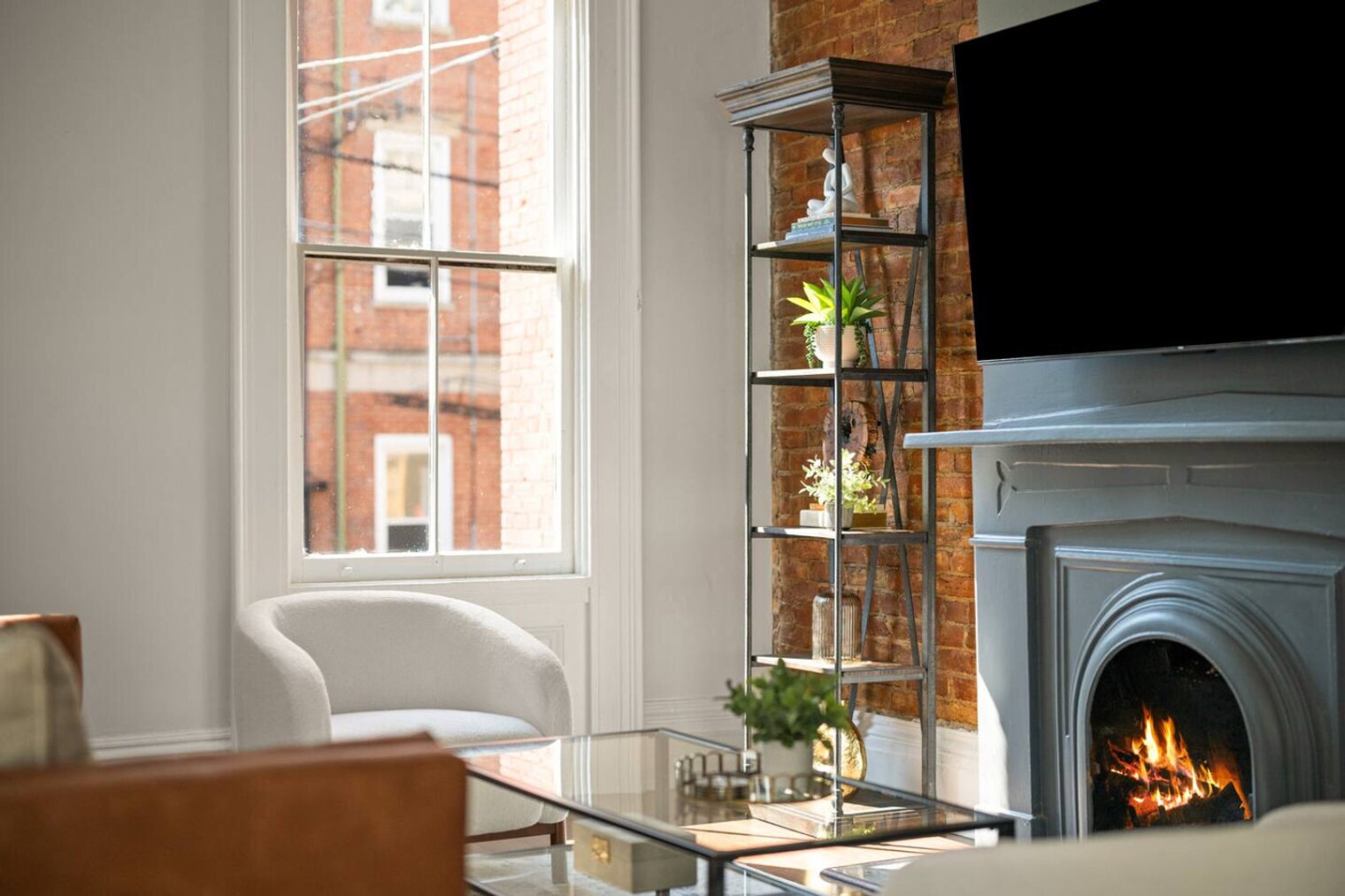 Building Photo - 516 E 12th St