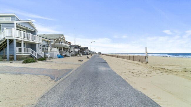 Building Photo - 171A Beachfront-