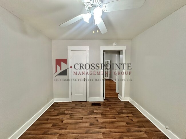 Building Photo - College Ave Triplex