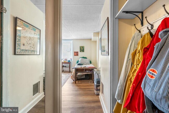 Building Photo - 711 Corinthian Ave