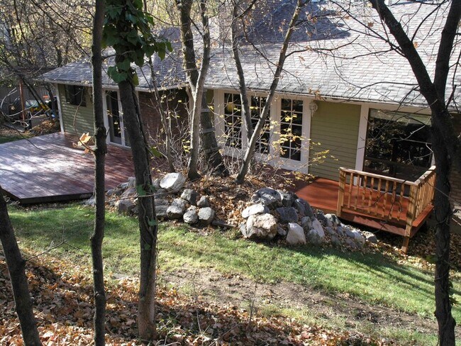 Building Photo - 1806 E Fawn Ln