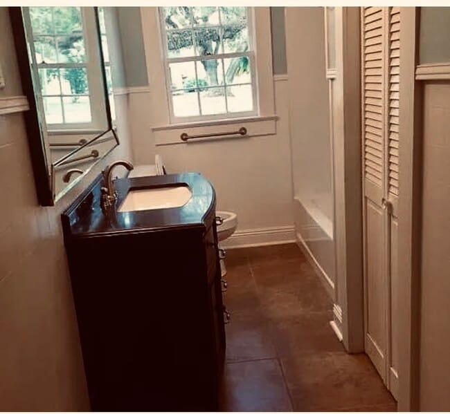 Building Photo - 94 Main St