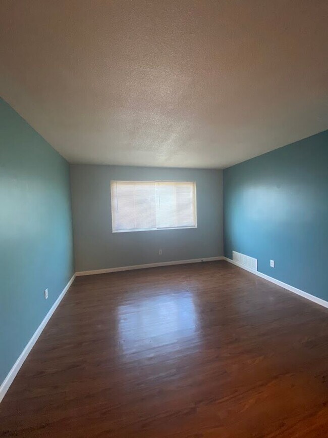 Building Photo - One Bedroom One Bath in Clifton Heights