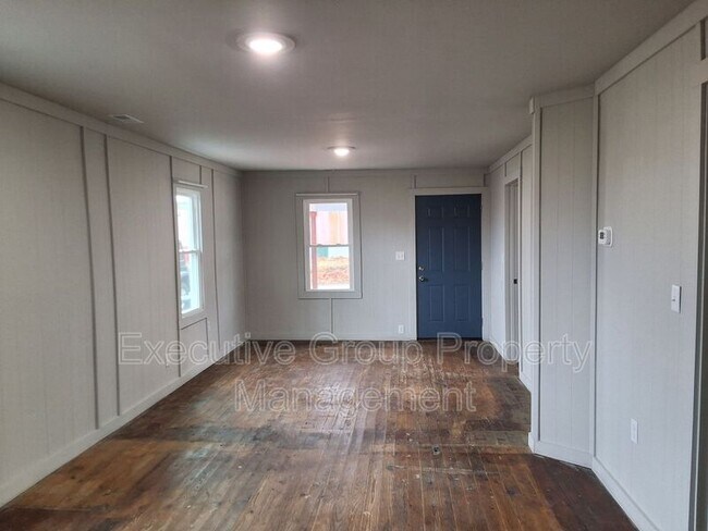 Building Photo - 1548 Hargan St