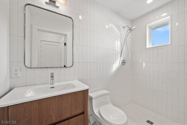 Building Photo - 96 Watchung Ave