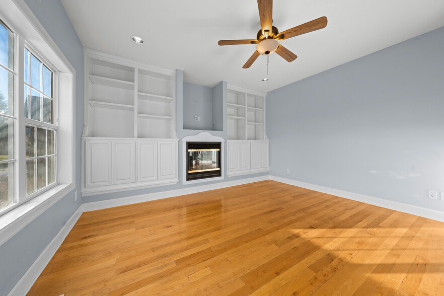 Building Photo - 2275 NE Nuttail Ct