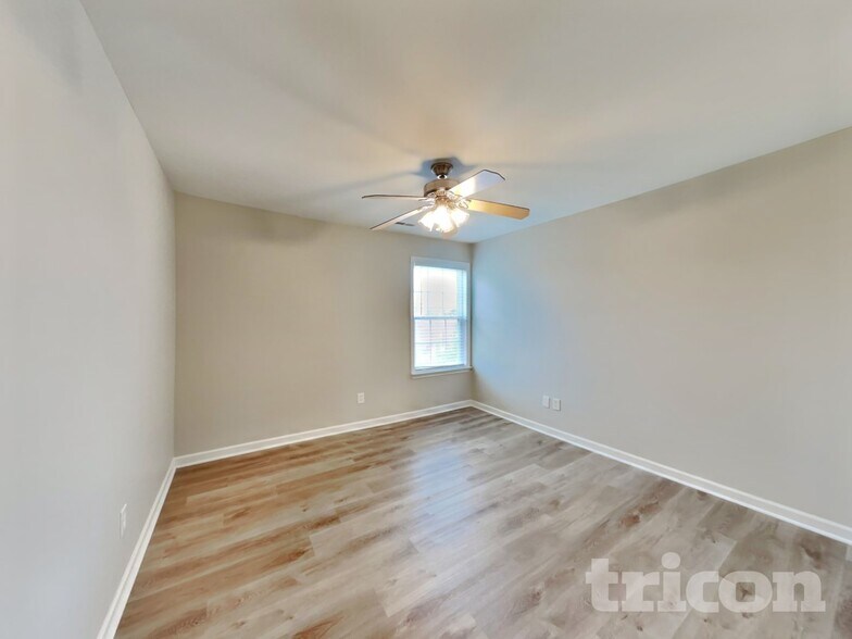 Building Photo - 401 Parrish Hill