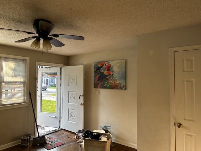 Building Photo - 1418 Willow Ave