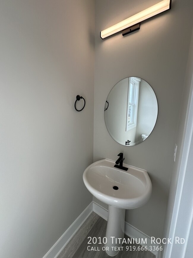 Building Photo - 2010 Titanium Rock Rd