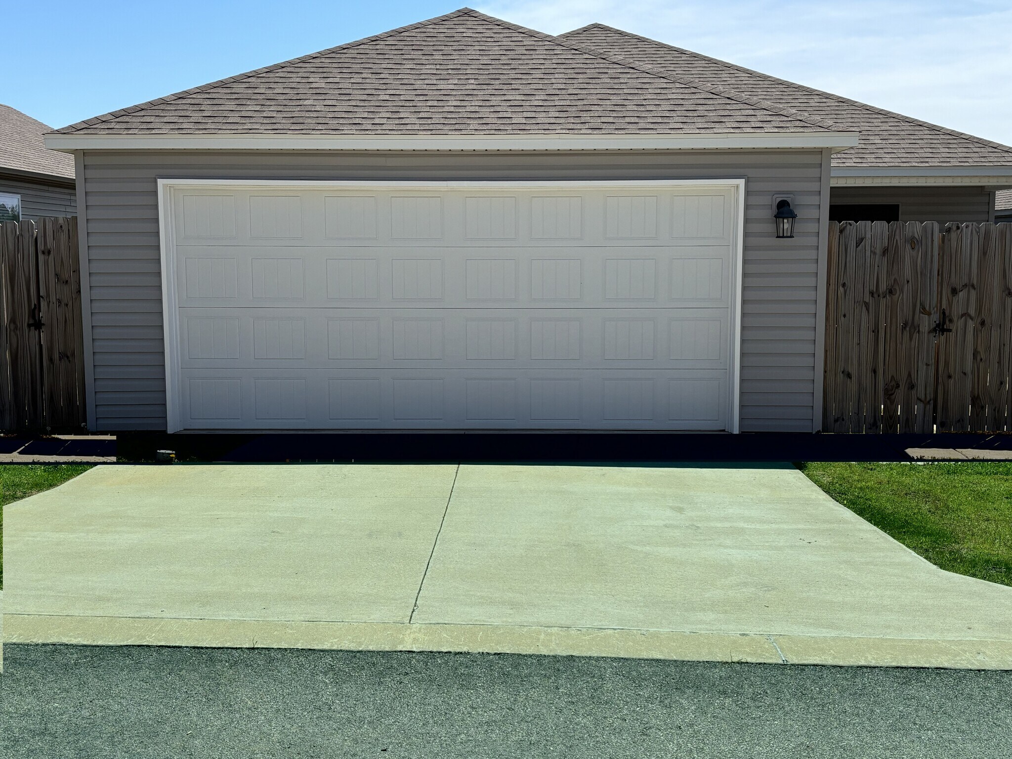 Building Photo - 1075 S Nighthawk Ln