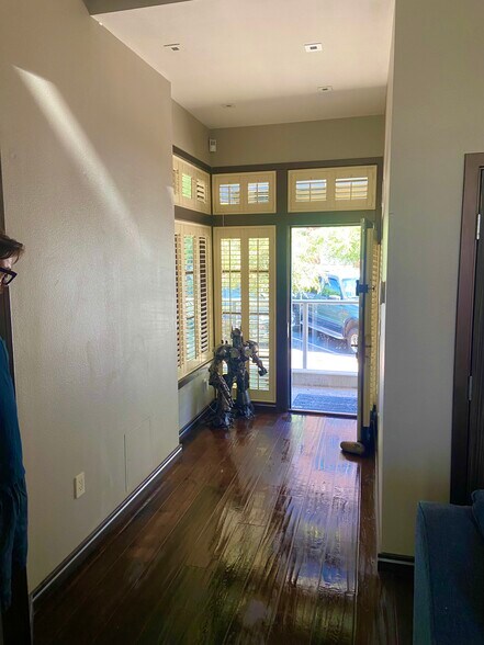 entryway - 820 Island Ave