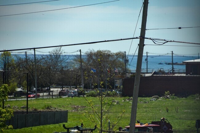 Building Photo - 407-409-409 Bolton St