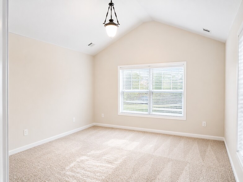Generously sized bedroom with high ceilings and open feel. - 2143 Somerset Pl SE