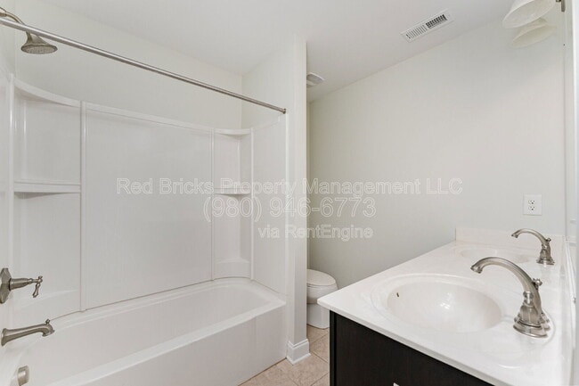 Building Photo - 139 Brackenbury Ln