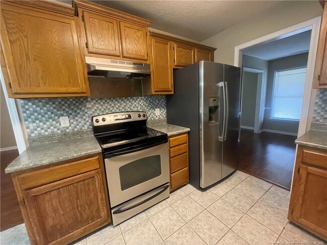 Building Photo - 6160 Lakeway Dr