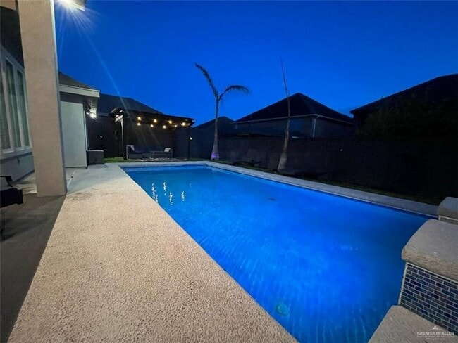 Building Photo - 37 Water Lily Ave