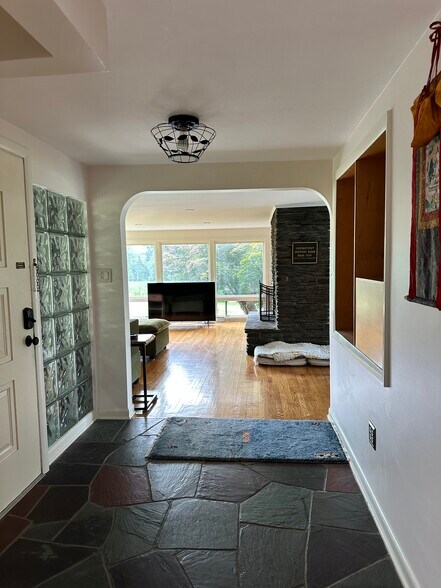 Building Photo - 135 Bass Rd