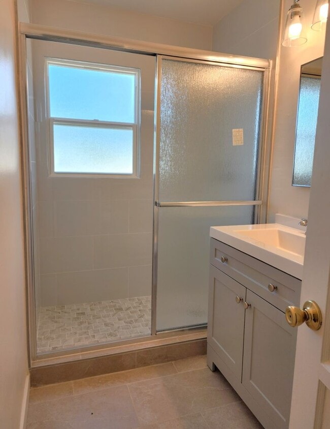 Building Photo - Just Remodeled 3BD, 1BA Riverside near 91 Fwy