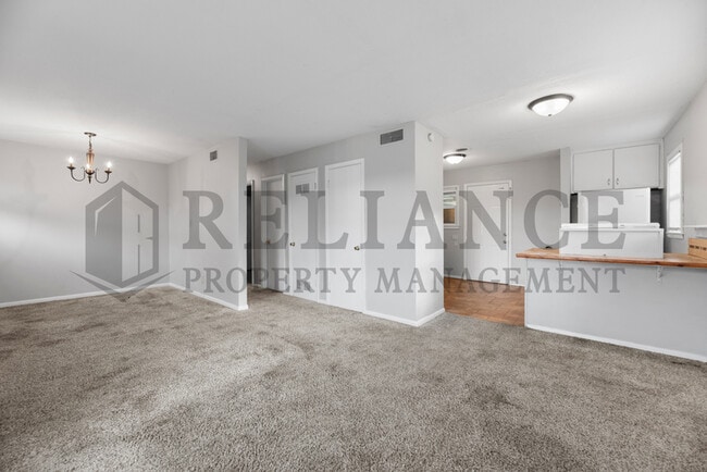 Building Photo - 1621 E Jump St