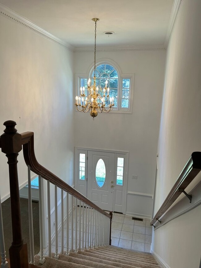 Building Photo - 5 Bedroom Home - Colonial Heights - Convenient to Fort Lee