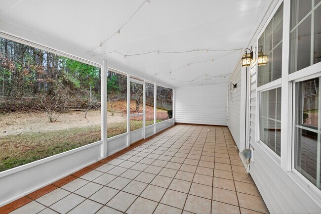 Building Photo - 155 W River Bend Dr