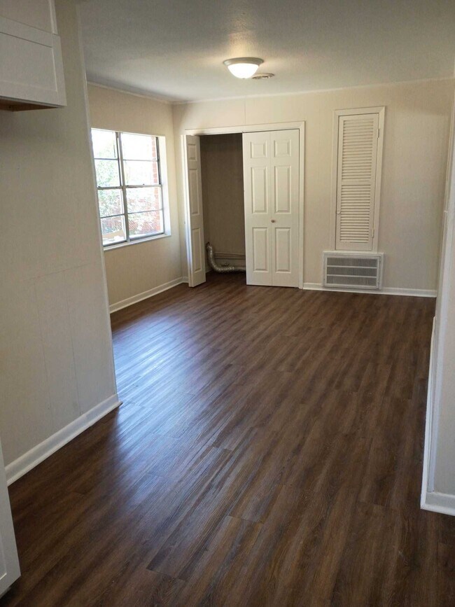 Building Photo - 3404 Covington Dr