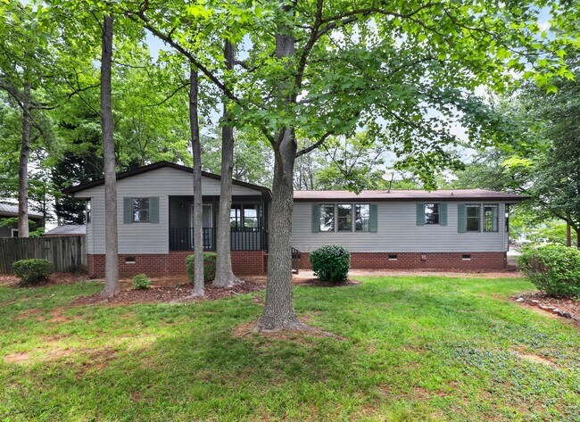 Building Photo - 120 Stepaside Ln