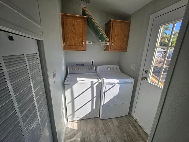 Building Photo - 725 S 97th Way